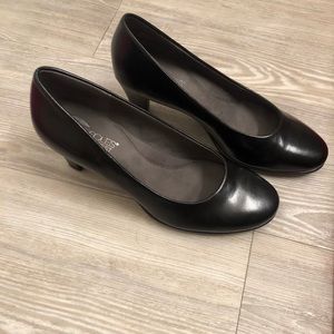 Aerosoles Black Pumps